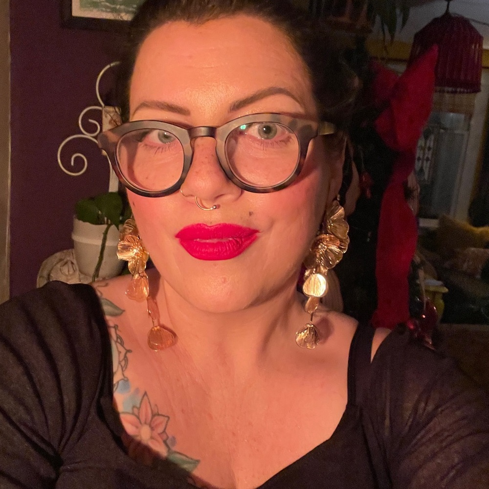 Round tortoise shell glasses